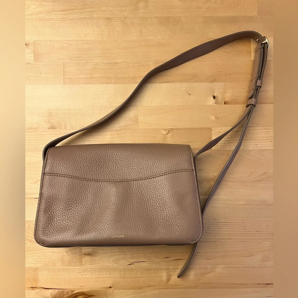 Cuyana Tan Leather Shoulder Bag - Picture 4 of 12